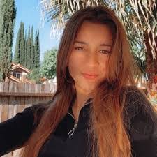 Elise Cottrell's Instagram, Twitter & Facebook