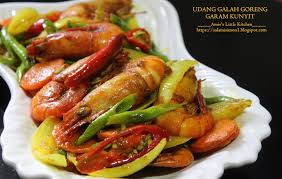 1 siung (ukuran sedang) garam : Amie S Little Kitchen Udang Galah Goreng Garam Kunyit