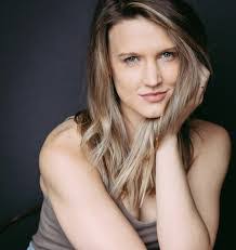 Billie Knowles's Instagram, Twitter & Facebook