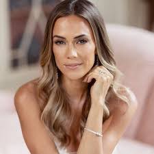 Jana Kramer's Instagram, Twitter & Facebook