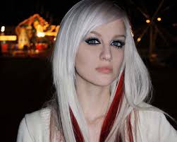While her sister jessica remains true to her long blonde locks, the younger simpson is a style chameleon who's tested out the hair length and color spectrum including red in 2009. 28 Styles For Blonde Hair With Red Highlights For 2013