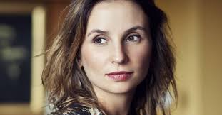 Postagem da Secom critica Petra Costa por 'denegrir' o Brasil