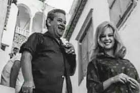 Aliki stamatina vougiouklaki was a greek actress and theatrical producer, best known for her films and theatrical plays. Mia Spania Fwtografia Ths Alikhs Boygioyklakh Sthn Ydra H Fwnh Ths Ydras