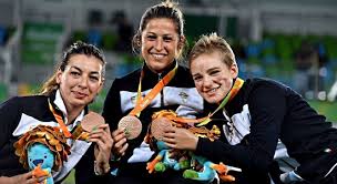 Beatrice maria adelaide marzia vio, better known as bebe vio (born 4 march 1997) is an italian wheelchair fencer, 2014 and 2016 european champion, 2015 and 2017 world champion, and 2016 paralympic champion in the foil b category. Paralimpiadi Rio 2016 Bebe Vio Chiude I Giochi Con 2 Medaglie E La Bandiera Tricolore Polizia Di Stato