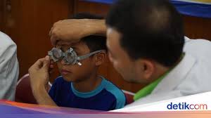 Salah satu gangguan pada mata adalah mata minus atau rabun jauh. Periksa Minus Mata Di Optik Vs Dokter Mata Mana Lebih Akurat