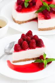 Philadelphia Kuchen Mit Himbeeren Und Sirup Nachtisch Mit Obst Pfefferminze Loffel Stuck Torte Desserts Ohne Backen Kuchen Und Torten Leckere Torten