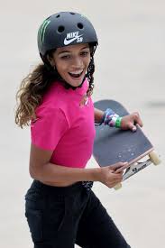 A prova do street do skate feminino pode render uma dobradinha brasileira na olimpíada de tóquio, talvez até uma tripladinha. Rayssa Leal Fenomeno