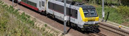 Het voordeel van een dubbeldekstrein is dat meer reizigers kunnen worden vervoerd, zonder dat daar extra perronlengte voor nodig is (of extra spoorcapaciteit, bijvoorbeeld langere passeersporen). Cfl Lokomotive Serie 3000