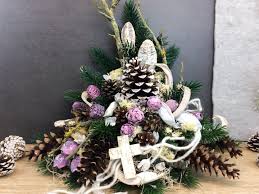 Grabgesteck Grabschmuck Allerheiligen Erika Farben Grabdekoration Tannen Winterlich Zapfen Exoten Kreuz Filz Hutzeln Buchecker Immergrun Grab Dekoration Grabschmuck Allerheiligen Allerheiligen