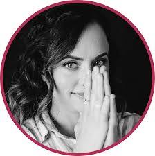 Joanna Irwin's Instagram, Twitter & Facebook