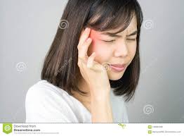 Die Frau Beruhrt Ihren Kopf Um Ihre Kopfschmerzen Zu Zeigen Ursachen Werden Durch Druck Oder Migrane Verursacht Moglicherweise O Stockbild Bild Von Burnout Asien 106932399