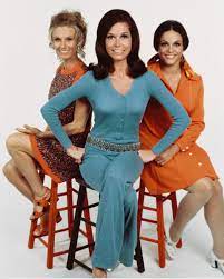 That brunette was mary tyler moore, and a film crew (using hidden equipment in order to be unobtrusive and keep the scene more natural) was recording her hat toss for the opening credits of. The Mary Tyler Moore Show Turns 50