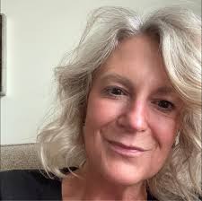 Which reading curriculum is better, HMH Into Reading or Savvas My View?