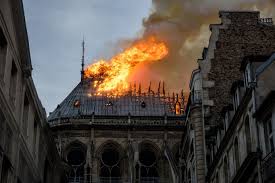 mis à jour le 18 décembre 2019 à 21h48 le 15 avril dernier, des millions de personnes ont suivi en direct, complètement effarés, à paris ou à la télévision, l'évolution de. Deux Ans Apres L Incendie De Notre Dame Le Silence De La Justice Le Mystere Des Flammes