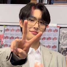 Steph Oller (@stepholim)