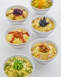 Mini Couscous Pour L Aperif Aux Olives Noires Et Pignons De Pin Recette Nourriture Marocaine Recette Couscous
