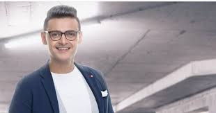 وظهر رامز جلال وهو ممسك بفانوس رمضان وبضفيرة حمراء في شعره وخواتم على حروف. Ø§Ù„Ø­ÙƒÙ… Ø¹Ù„Ù‰ Ø±Ø§Ù…Ø² Ø¬Ù„Ø§Ù„ Ø¨ØªÙ‡Ù…Ø© Ø³Ø±Ù‚Ø© ÙÙƒØ±Ø© Ø¨Ø±Ù†Ø§Ù…Ø¬Ù‡ Ø§Ù„Ø±Ù…Ø¶Ø§Ù†Ù‰ 31 Ø¯ÙŠØ³Ù…Ø¨Ø± Ø§Ù„ÙŠÙˆÙ… Ø§Ù„Ø³Ø§Ø¨Ø¹