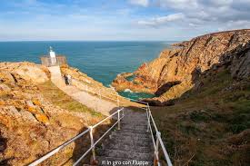 Jèrri), officially the bailiwick of jersey (french: In Giro Con Fluppa Cosa Vedere In Un Weekend Sull Isola Di Jersey