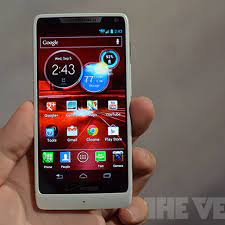 Motorola Droid RAZR M hands-on: same ...