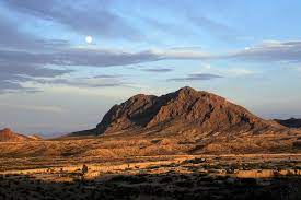 Luna En La Sierrita De Ojinaga Chihuahua Mexico Natural Landmarks Monument Valley Monument