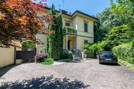 In prossimità di piazza della scala, la casa degli omenoni costituisce, senza ombra di dubbio, uno dei tesori di maggior pregio e valore della milano nascosta. Immobili Prestigio Monza Immobiliare Ws Group