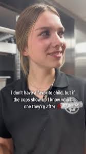 Kimberly Kari's Instagram, Twitter & Facebook