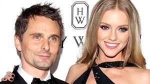Matthew Bellamy (Muse) marié : les premières photos de son union avec Elle  Evans dévoilées