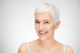 Si on n'a pas encore de cheveux blancs, le mieux est dechoisir l'option 'couleur. Quelle Coupe Courte Pour Femme De 60 Ans Cheveux