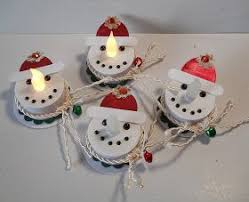 Als Kleine Mitbringsel Z B Zum Adventskaffee Nach Dieser Wunderbaren Idee Schneemann Teelicht Basteln Basteln Weihnachten Weihnachtsbasteln