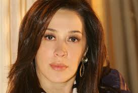 Claudia Raia fala da volta de A Favorita e o sucesso da dupla Flora e  Donatela