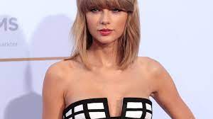 Why Taylor Swift Doesn't 'Walk Around Naked With My Windows Open' - ABC News