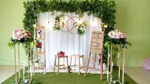 Yang aku minta harus ada adalah backdrop kayu dekorasi lamaran sederhana buatan sendiri wedding ceremony marketplace. Diy Cara Membuat Dekorasi Lamaran Simpel Menawan Dekorasi Pernikahan Tradisional Latar Belakang Pernikahan Dekorasi Meja Pernikahan