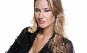 Antes de ser periodista, losada fue modelo y formó parte del video cómo es posible que a mi lado, el segundo sencillo del álbum nada es igual de luis miguel, grabado en 1996. La Picante Propuesta De Luis Miguel A Carolina Losada Le Dije Que No Infoveloz Com