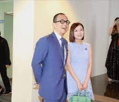 Jul 14, 2021 · 香港首富李嘉誠之子李澤楷擁有千億身價，早年他和女星梁洛施生下3子，最後沒結婚，2年前李澤楷首度帶小他26歲的前港姐女友郭嘉文出席活動. Jr3rz Uvsc Lcm