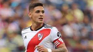 Lucas martinez quarta, cristian ferreira and enrique bologna of river plate arrive at barajas airport on december 6, 2018 in madrid, spain. River Plate Asi Es La Oferta Final De La Fiorentina Por Martinez Quarta Marca Claro Argentina