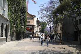 Now a popular tourist hub, barrio lastarria is a center for cultural activity, with cinemas, theaters, museums, restaurants and bars. Pin En Viajes