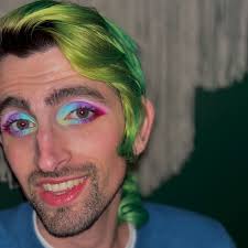 It may have thunderstormed during the Kesha concert, but my makeup survived  the night. I'll take that as a win 🤪 ⁣ ⁣ This isn't my usual type of post,  but I