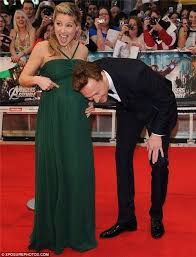 Who has tom hiddleston dated, and is he single right now? Not Long To Go Now Chris Hemsworth S Wife Elsa Pataky Shows Off Her Baby Bump In Emerald Green Frock At Avengers Assemble Premiere Chris Hemsworth Wife Tom Hiddleston Chris Hemsworth