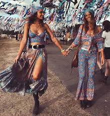 When in doubt, a staple denim dress or shorties is always a winner! 26 Perfect Festival Looks For Concert Lovers Boho Festival Outfit Festival Outfit Music Festival Outfits