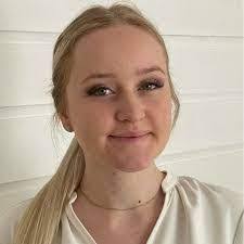 Larissa Hubert's Instagram, Twitter & Facebook