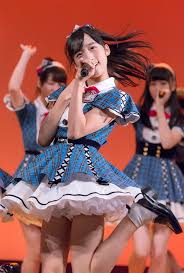 小栗有以 アイドル 衣装 かわいい 女性モデルポーズ アイドル 衣装