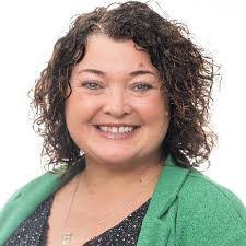 Elizabeth Kitchen's Instagram, Twitter & Facebook