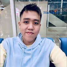 BloodyHouseRobbery 真是无法无天了，古晋黄土路一间住家今早约10时被匪徒持刀闯入打抢，屋主及儿子与匪对抗，结果儿子左手被砍伤。  屋主也在混乱中用刀回击其中一名匪徒，据说匪徒的手也被严重砍伤。 另一名匪徒见同伙受伤，才放弃继续对抗并立即带同伙离开。 匪徒是使用 ...