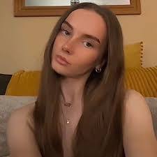 Ella Harden's Instagram, Twitter & Facebook