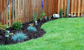 Designate a central patch on a large lawn for a simple yet gorgeous flower bed design. 13 Awesome Tricks Of How To Upgrade Backyard Landscaping Pictures Garten Gestalten Ideen Garten Gestalten Garten Landschaftsbau