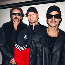 WHOMADEWHO