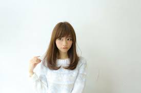 第一印象を決めるヘアスタイル やわらかアレンジで春っぽさ全開