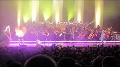 The duo brought in a number of vocalists, including lisa kekaula of the bellrays, dizzee rascal, jc chasez and siouxsie sioux. Basement Jaxx