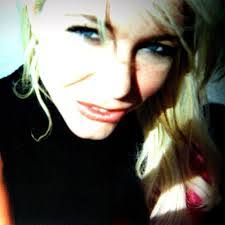 Ellen Redd's Instagram, Twitter & Facebook