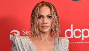 Jennifer lopez celebrates mother's day with her twins and mother: Jennifer Lopez Got Some New Curtain Bangs For Summer See Photos Allure